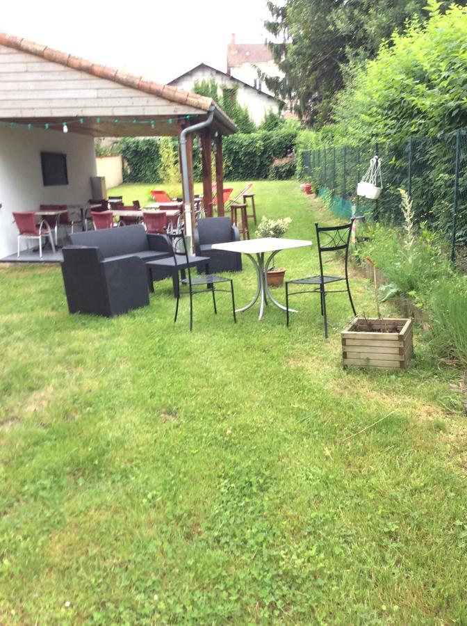 Logis Hotel Du Champ De Foire Saint-Aulaye-Puymangou Exteriör bild